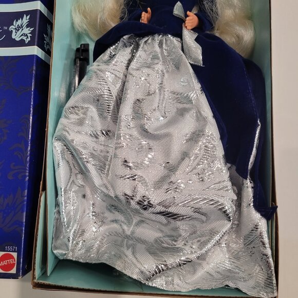1995 Avon Exclusive Special Edition Winter Velvet Barbie #15571 NRFB New - Picture 3 of 7